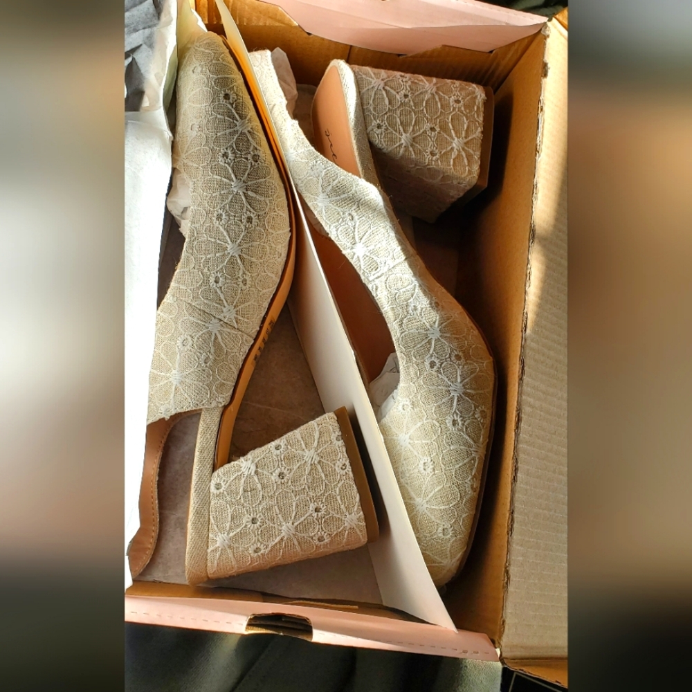 Size 9 sling back shoes